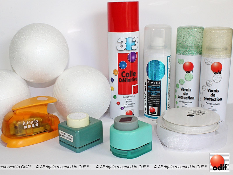 Material : DIY - Paper Christmas Balls